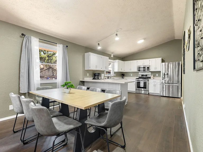 625 Robert Ave — Photo 14