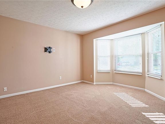 5th image of 4286 Bristol Dr