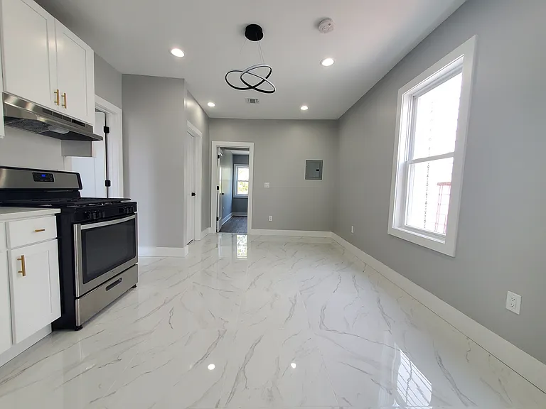 484 Kennedy Blvd #2F — Photo 2