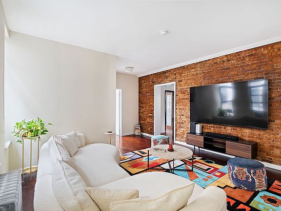 2nd image of 11 Saint Nicholas Ave