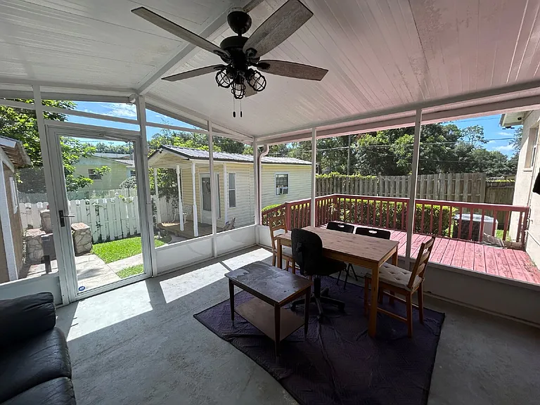 1103 Calloway St — Photo 12