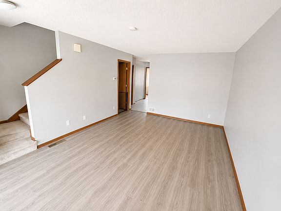 4th image of 427 8th Ave SE