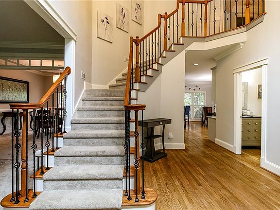 3rd image of 656 Goldenwood Ct