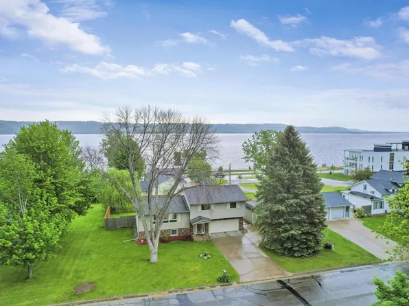 1004 N High St, Lake City, MN 55041
