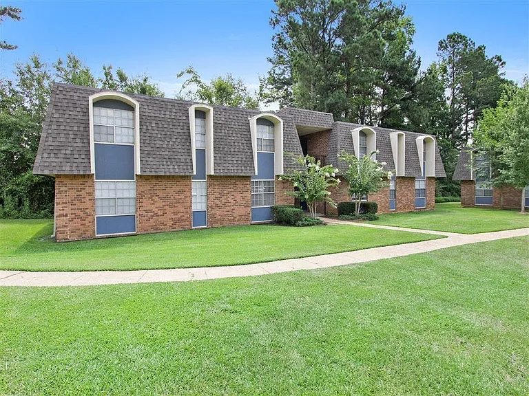 Oak Manor Apartment Homes — Photo 14