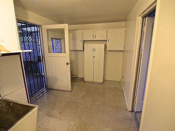 5th image of 25079 Thomas Ave