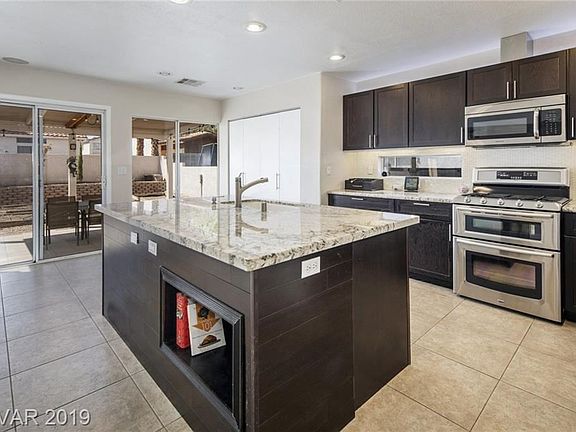 5th image of 1453 Silver Falls Ave