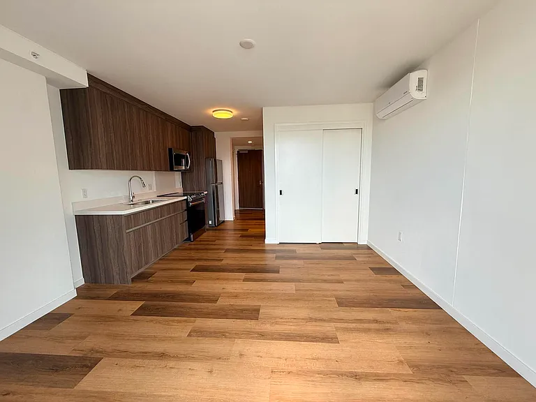 1515 Liona St #708 — Photo 5