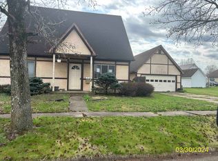 2 Peach Cir, Middleport, OH 45760