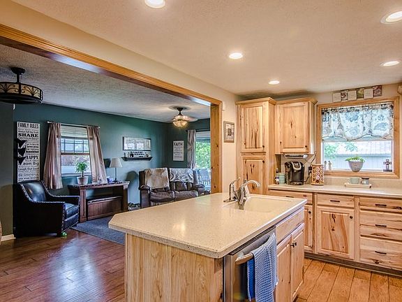 5th image of 443 Lee Ln
