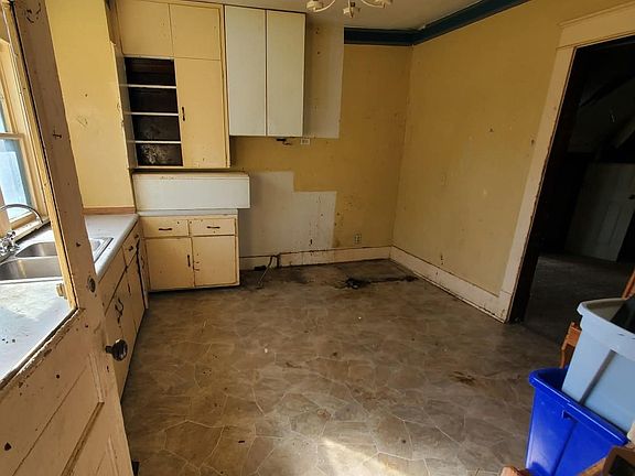 3rd image of 406 N 8th St
