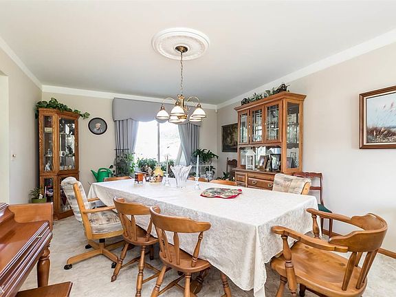 5th image of 34827 Beaver Dr