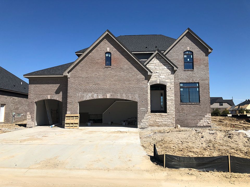 1st image of 60613 Stonecrest Dr