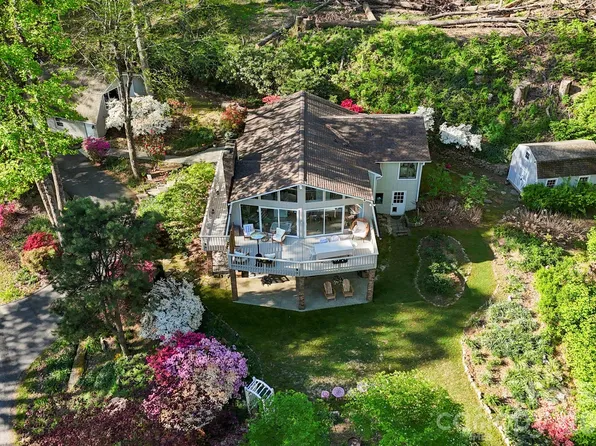 336 Sky Lake Dr, Hendersonville, NC 28739