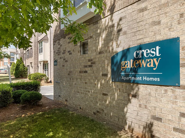 Crest Gateway — Photo 15