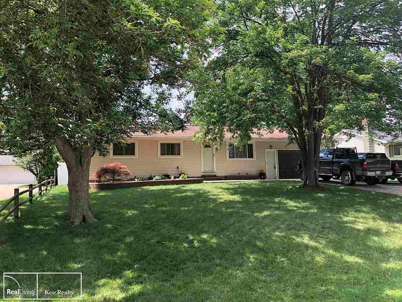 213 S Lester St, Capac, MI 48014 Zillow