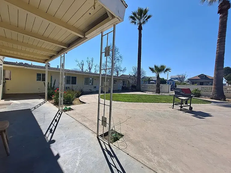 222 N Effie St #H — Photo 1