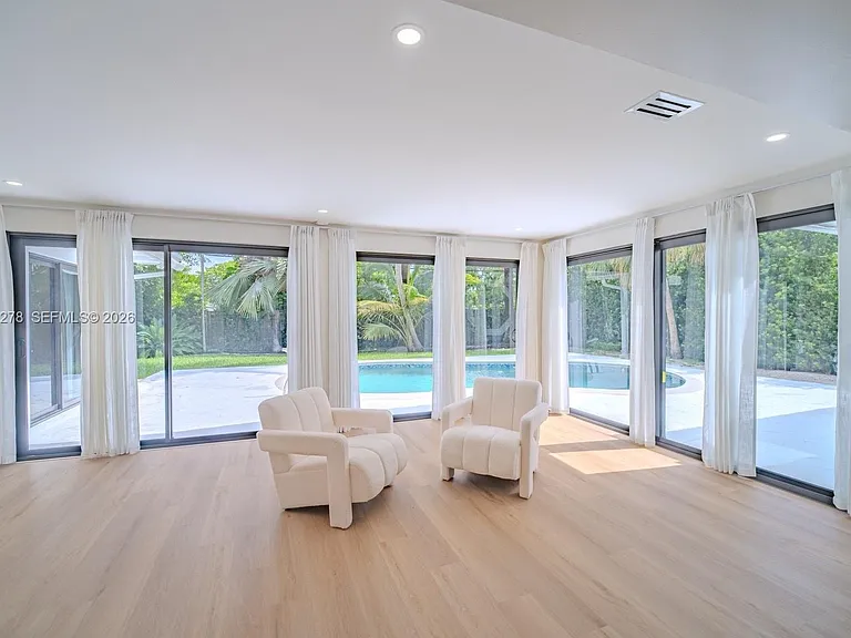 1825 Alamanda Dr — Photo 7