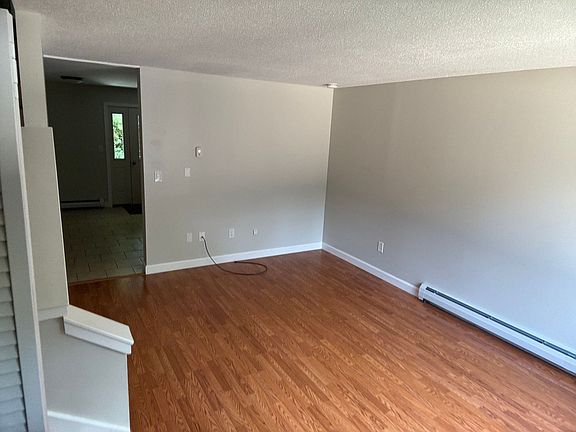 3rd image of 1140 Eastman Rd #11