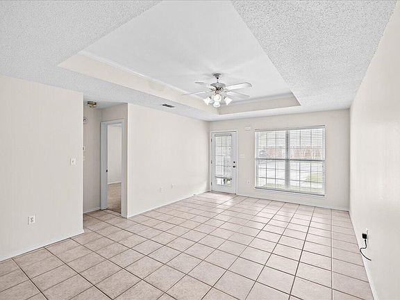 4th image of 4564 Barrington Ln