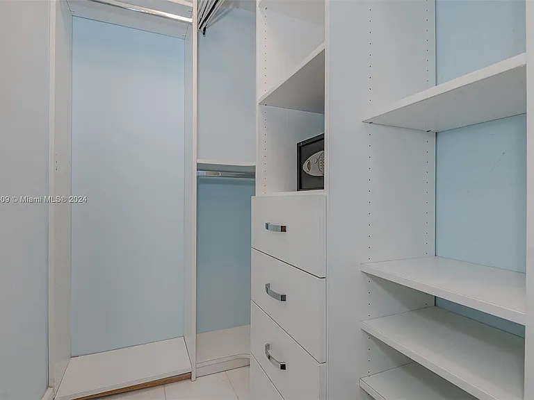2301 Collins Ave #1506 — Photo 14