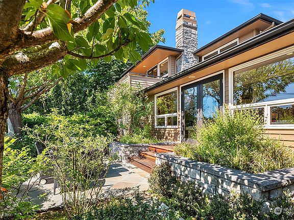 4th image of 412 11th Avenue W