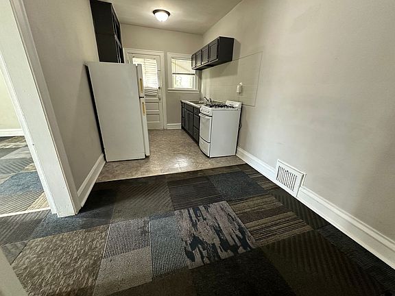 4th image of 516-518 Kenwood St #2E