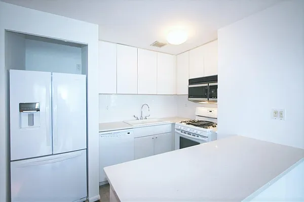 Rented by R New York | media 10