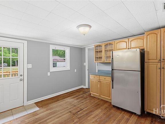 5th image of 515 E 4th Street