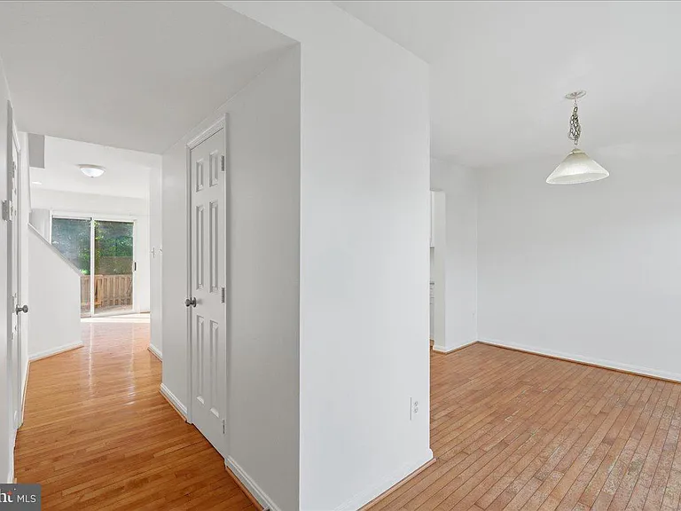 6129 Kendra Way — Photo 4