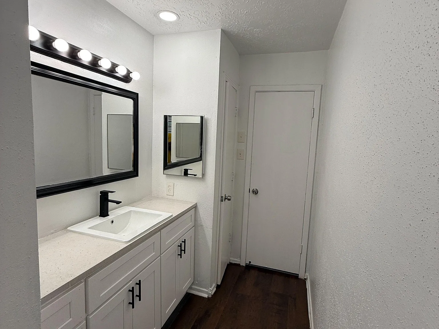 3 bed, 2.0 bath, 1724 sqft, $841 — Photo 3