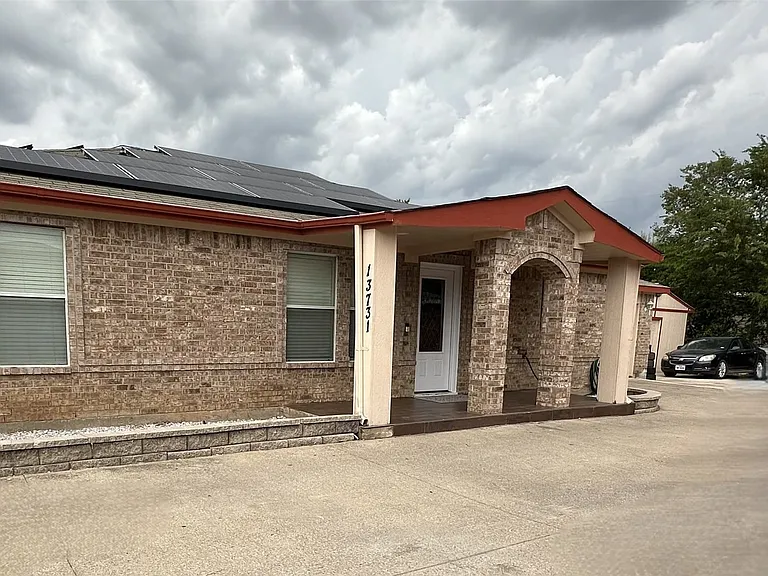 13731 Biggs St — Photo 2
