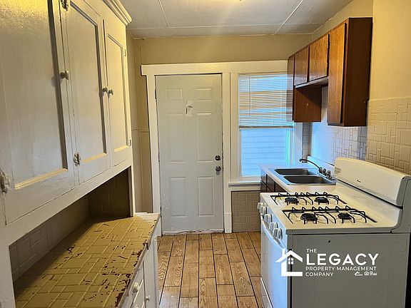 2nd image of 1214 E 1st St #6