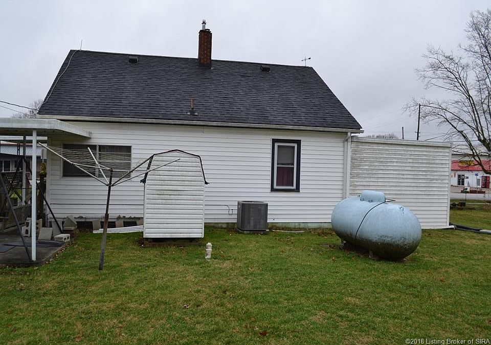 2nd image of 830 Main St NE