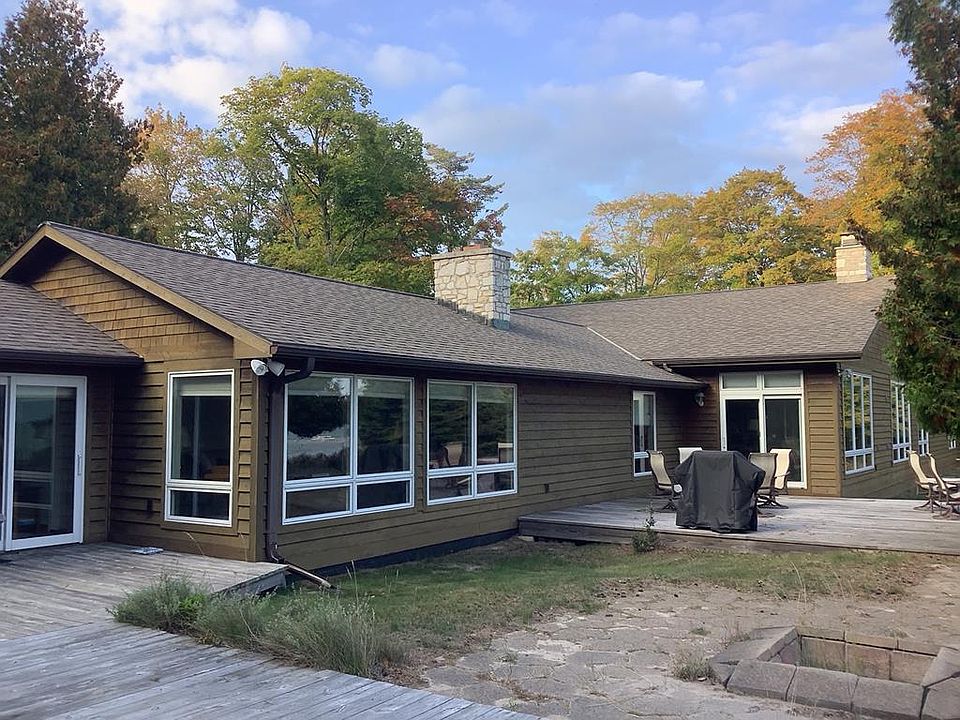 1st image of 1052 Hemlock Dr