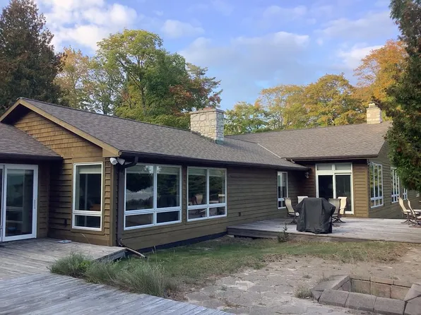 1052 Hemlock Dr, Washington Island, WI 54246