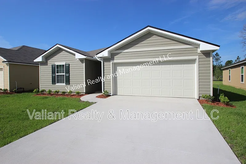 4 bed, 2.0 bath, 1698 sqft, $1,900 — Photo 2