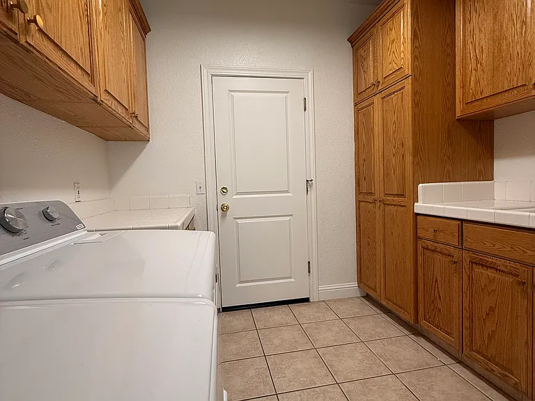 1270 Heidelberg Way #1 — Photo 5