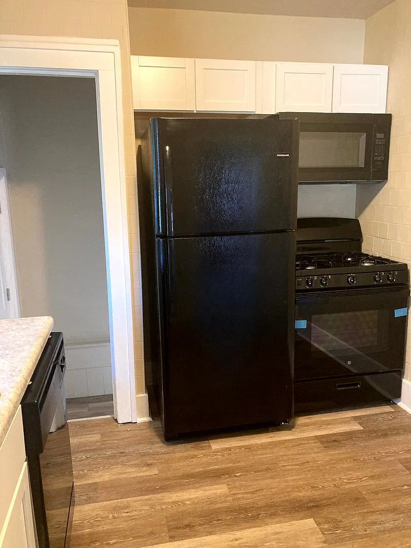Beautiful updated 3 Bedroom -1 Bath home - located on the East Side of Des Moines — Photo 3