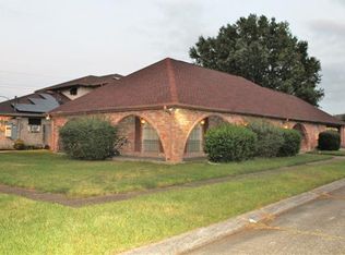 4301 Lake Villa Dr, Metairie, LA 70002