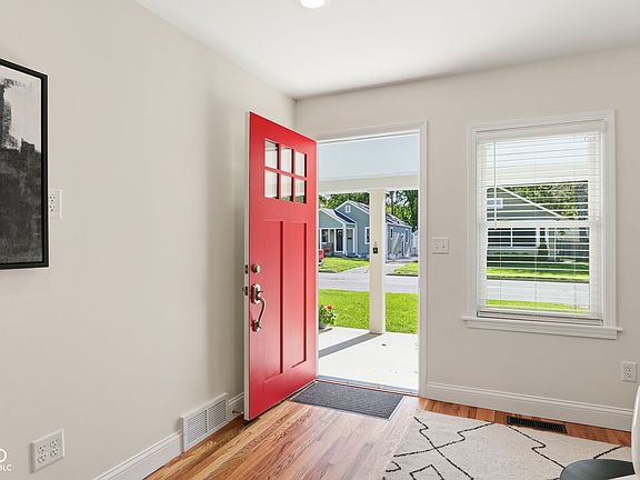 4th image of 5018 Primrose Ave