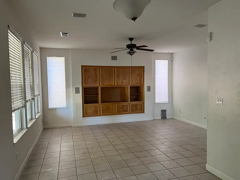 723 Sunlight Dr — Photo 2