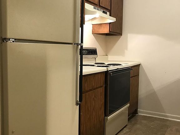 4th image of 118 N Meyers Dr APT C