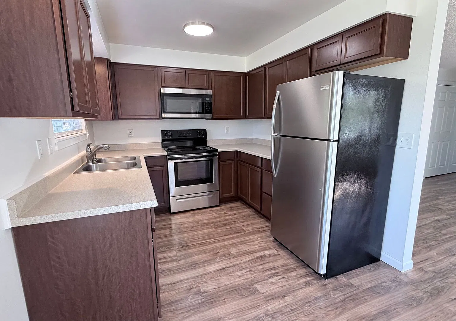 2 bed 1 bath available now in the up & coming Perry District — Photo 1