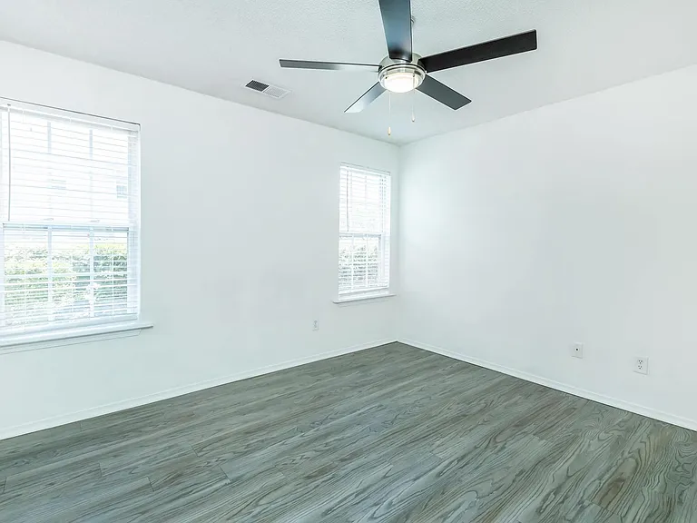 ELEGANT BEDROOMS FOR RENT IN HAMPSTEAD, NC