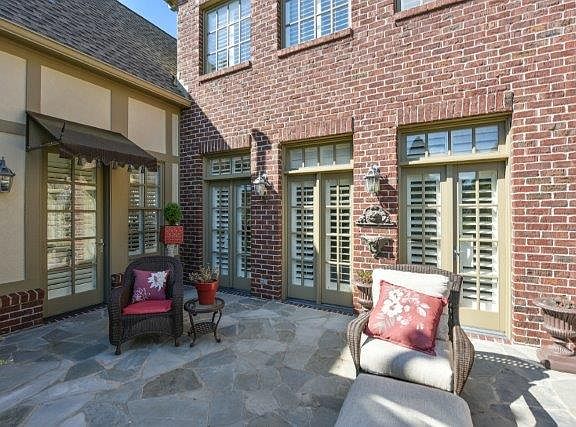 2nd image of 380 Woodward Ct