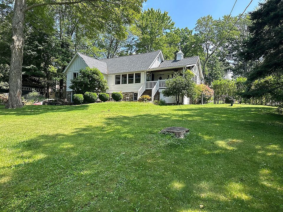 1st image of 1108 Lakeside Dr E