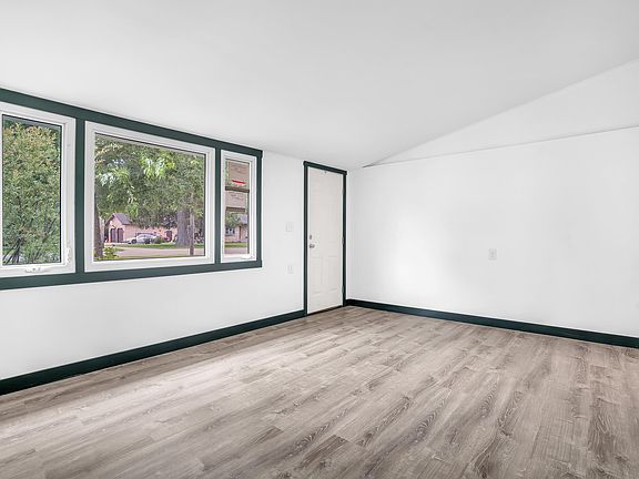 5th image of 400 Woodlawn Ave