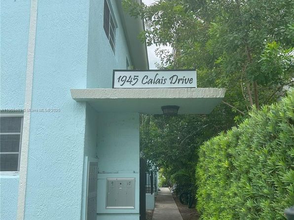 1945 Calais Dr APT 2