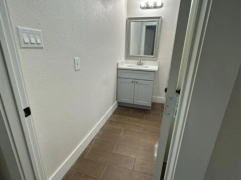 5924 Honeysuckle Dr — Photo 10